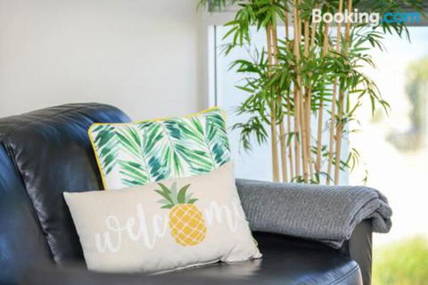 Bayline Beachfront Apartment No 4 - Sunshine Coast Guide 6