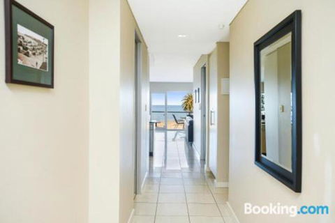 Bayline Beachfront Apartment No 4 - Sunshine Coast Guide 0