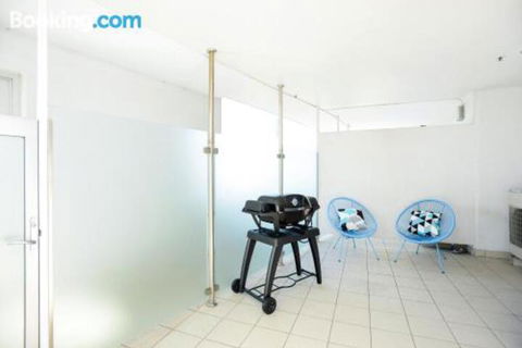 Bayline Beachfront Apartment No 4 - Sunshine Coast Guide 5
