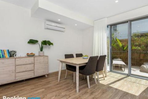 SEASIDE By THE BEACH - Sunshine Coast Guide 1