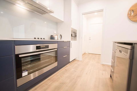 Contemporary â€˜Espritâ€™ With River Reserve Access - Sunshine Coast Guide 6