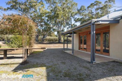Mosss Place - Sunshine Coast Guide 2