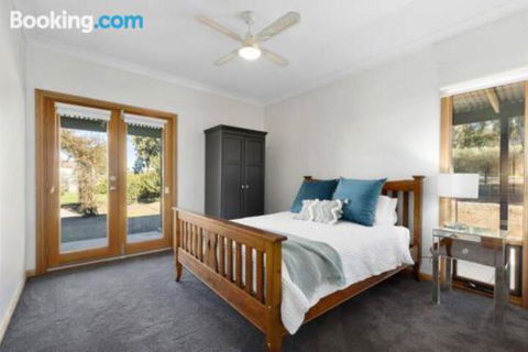 Mosss Place - Sunshine Coast Guide 0
