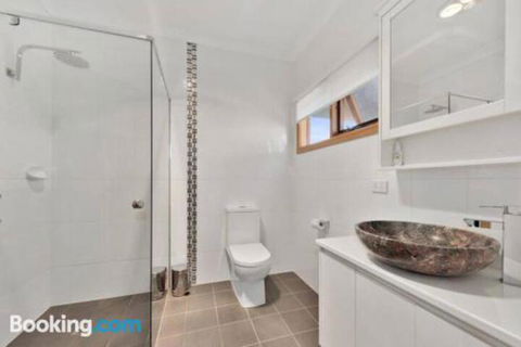 Mosss Place - Sunshine Coast Guide 1