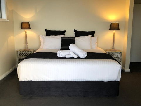 SEA EAGLE COTTAGE Amazing Views Of Bay Of Fires - Sunshine Coast Guide 4
