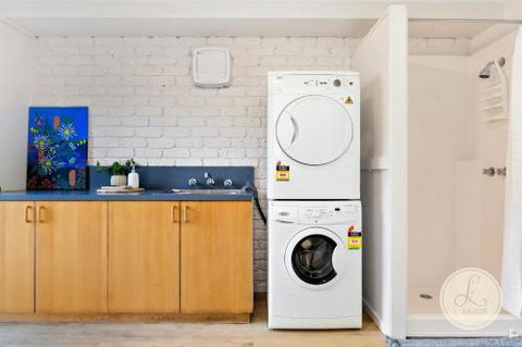 TASSIE SEASIDE SERENITY LAbode Accommodation - Sunshine Coast Guide 3