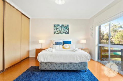 TASSIE SEASIDE SERENITY LAbode Accommodation - Sunshine Coast Guide 1