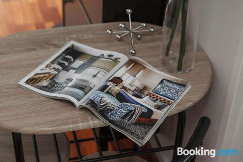 Heart Of Sandringham Apartment By Ready Set Host - Sunshine Coast Guide 5