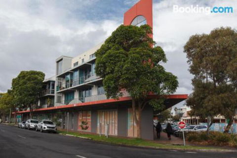 Heart Of Sandringham Apartment By Ready Set Host - Sunshine Coast Guide 2
