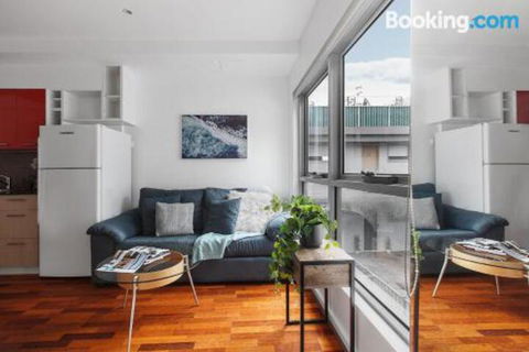 Heart Of Sandringham Apartment By Ready Set Host - Sunshine Coast Guide 1