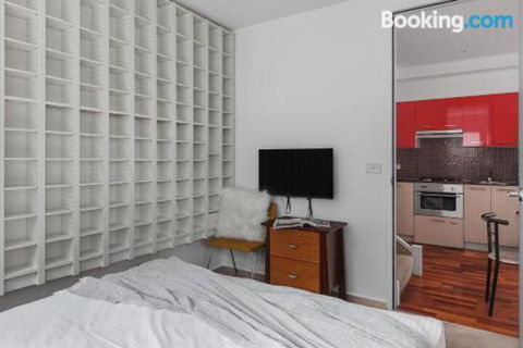 Heart Of Sandringham Apartment By Ready Set Host - Sunshine Coast Guide 0