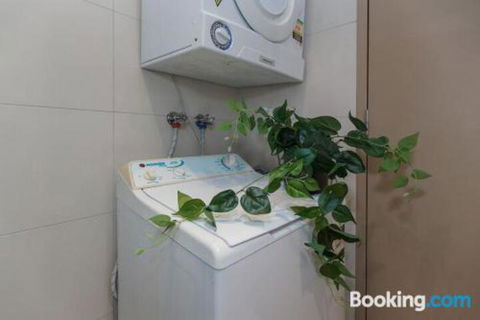 Heart Of Sandringham Apartment By Ready Set Host - Sunshine Coast Guide 4