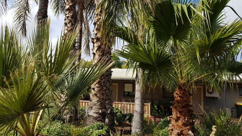 Red Ochre â€“ Large 1BR With Private Courtyard - Sunshine Coast Guide 3