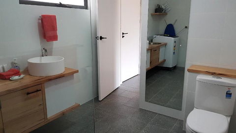 Red Ochre â€“ Large 1BR With Private Courtyard - Sunshine Coast Guide 2