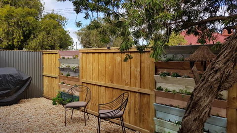 Red Ochre â€“ Large 1BR With Private Courtyard - Sunshine Coast Guide 6