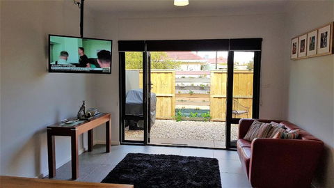 Red Ochre â€“ Large 1BR With Private Courtyard - Sunshine Coast Guide 1
