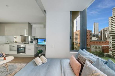 A Stylish & Cozy Studio Next To Southern Cross - Sunshine Coast Guide 1