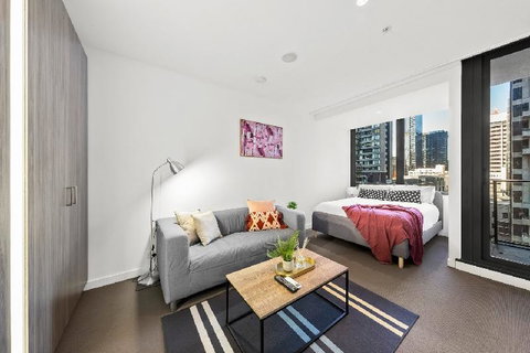 A Stylish & Comfy CBD Studio Near Southern Cross - Sunshine Coast Guide 3