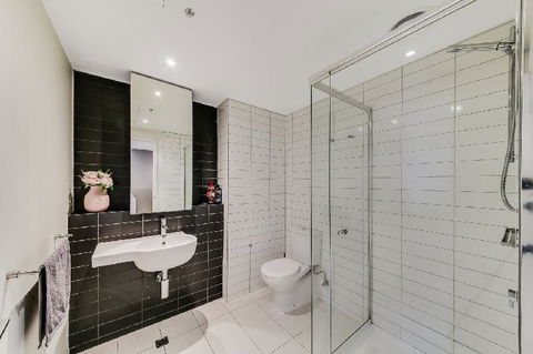 A Modern 2BR CBD Apt City Views FREE Parking - Sunshine Coast Guide 1