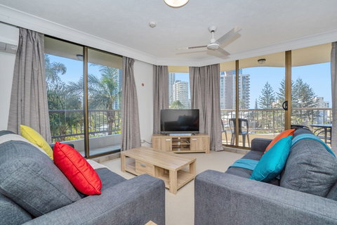 Terrific Location Large 2BR 2 Bath Apt - Sunshine Coast Guide 6