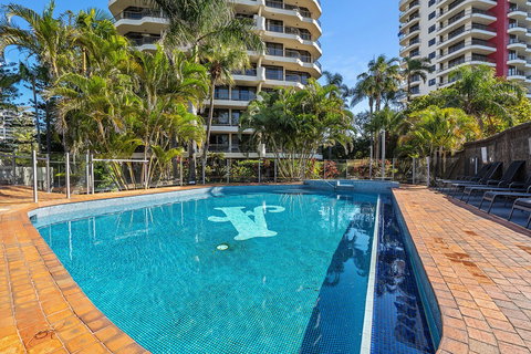 Terrific Location Large 2BR 2 Bath Apt - Sunshine Coast Guide 2