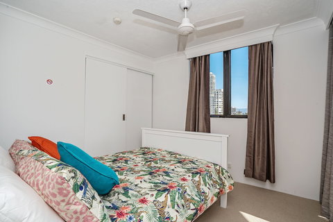 Terrific Location Large 2BR 2 Bath Apt - Sunshine Coast Guide 5