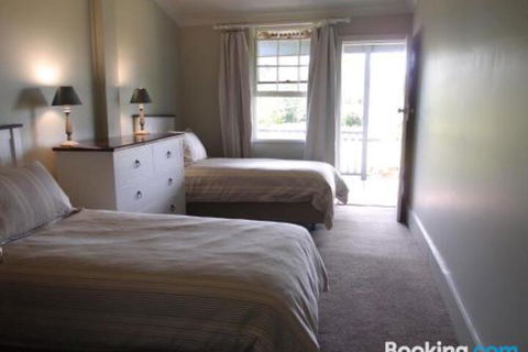 Old Schoolmasters Cottage On The Barrington River - Sunshine Coast Guide 6