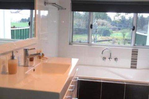 Old Schoolmasters Cottage On The Barrington River - Sunshine Coast Guide 4
