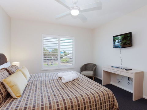 Oaks Pacific Blue 278 265 Sandy Point Road - Sunshine Coast Guide 3