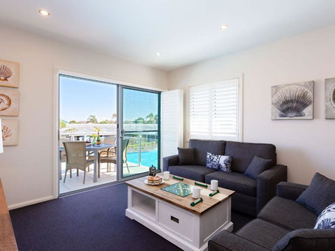 Oaks Pacific Blue 278 265 Sandy Point Road - Sunshine Coast Guide 4