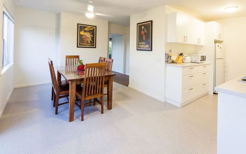 Point Lonsdale Holiday Apartments - Sunshine Coast Guide 6