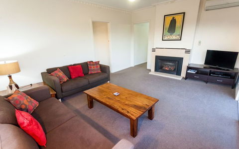 Point Lonsdale Holiday Apartments - Sunshine Coast Guide 4