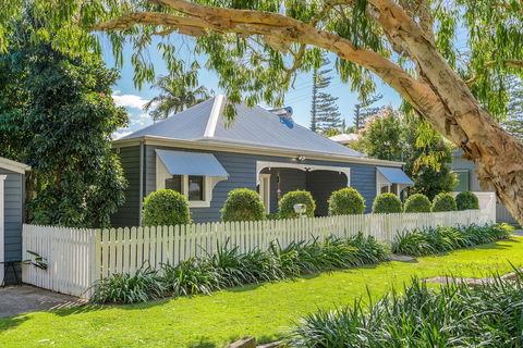 A PERFECT STAY - Aaloka Bay - Sunshine Coast Guide 1