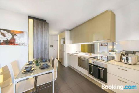 An Exquisite 2BR Apt With Stunning City Views - Sunshine Coast Guide 3