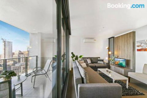 An Exquisite 2BR Apt With Stunning City Views - Sunshine Coast Guide 2