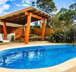 Redwood Oasis - Sunshine Coast Guide