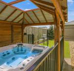 Ohana on the Island - Sunshine Coast Guide
