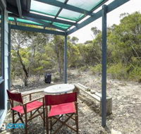 Honeyeaters Hideaway in Vivonne Bay - Sunshine Coast Guide