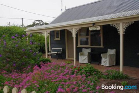 Schoolhouse Cottage American River - Sunshine Coast Guide 3