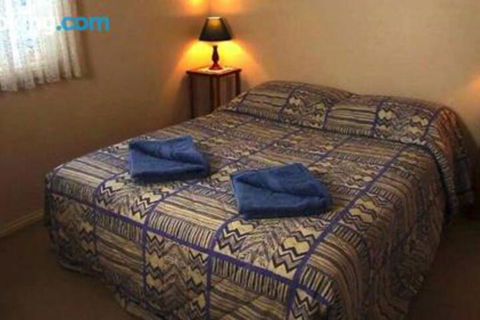 Schoolhouse Cottage American River - Sunshine Coast Guide 2