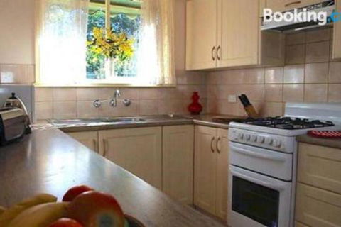 Schoolhouse Cottage American River - Sunshine Coast Guide 0
