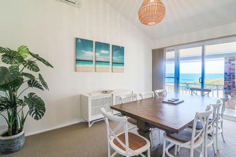 Oceanview BeachHouse - Sunshine Coast Guide 4