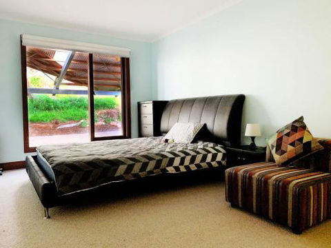 Cellar House - Sunshine Coast Guide 4