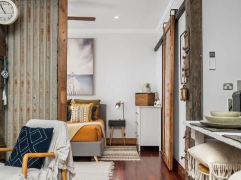 Black Beauty Studio - Sunshine Coast Guide 0