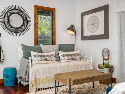 Black Beauty Studio - Sunshine Coast Guide 3