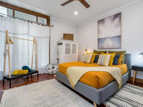 Black Beauty Studio - Sunshine Coast Guide 4