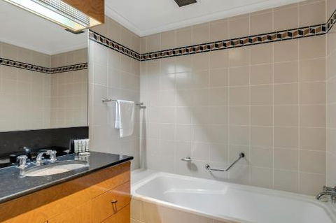 DREAM HARBOUR VIEW 2 BRM / GYM POOL & PARKING - Sunshine Coast Guide 1