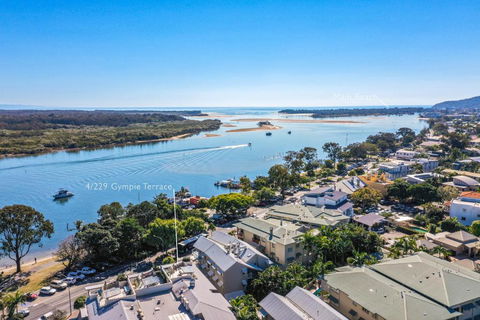 Panoramic River & Ocean Views Noosaville - Sunshine Coast Guide 4