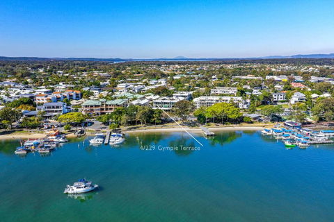 Panoramic River & Ocean Views Noosaville - Sunshine Coast Guide 6