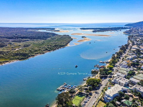 Panoramic River & Ocean Views Noosaville - Sunshine Coast Guide 3